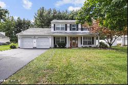 10 Clinton Court, Holmdel NJ 07733