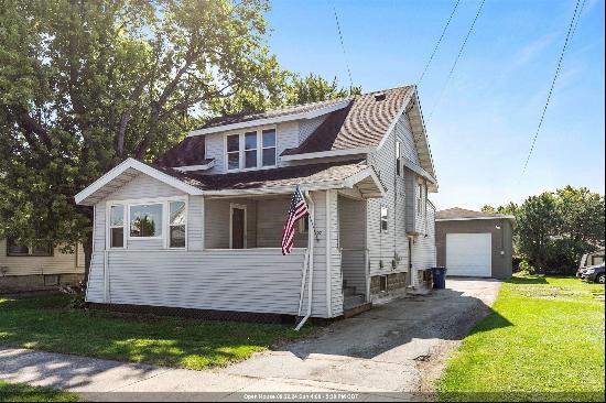 27 W 11TH Avenue, Oshkosh WI 54902