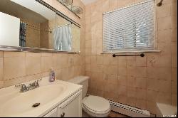 920 Broadway #16, Woodmere NY 11598