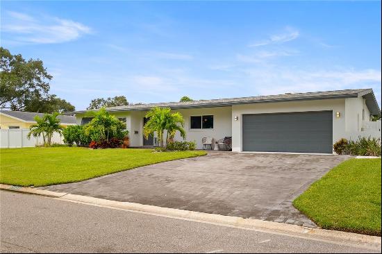 1085 37th Avenue NE, Saint Petersburg FL 33704