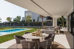 Luxurious modern villa in an exclusive gated complex on Marbella, Marbella 29602