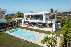 Luxurious modern villa in an exclusive gated complex on Marbella, Marbella 29602