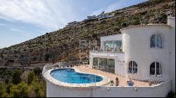 Three-Bedroom Villa with Spectacular Sea Views for Sale in Cumbr, Benitachell 03726