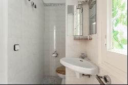 FLAT TO REFURBISH WITH TERRACE IN THE HEART OF THE EIXAMPLE, Barcelona 08001