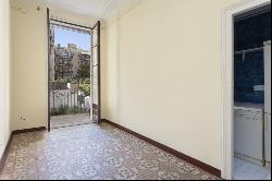 FLAT TO REFURBISH WITH TERRACE IN THE HEART OF THE EIXAMPLE, Barcelona 08001