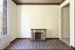 FLAT TO REFURBISH WITH TERRACE IN THE HEART OF THE EIXAMPLE, Barcelona 08001