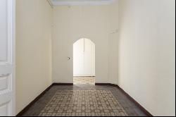 FLAT TO REFURBISH WITH TERRACE IN THE HEART OF THE EIXAMPLE, Barcelona 08001