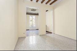 FLAT TO REFURBISH WITH TERRACE IN THE HEART OF THE EIXAMPLE, Barcelona 08001