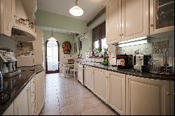 Aristocratic apartment for sale next to the St. Alexander Nevsky Cathedral