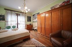 Aristocratic apartment for sale next to the St. Alexander Nevsky Cathedral