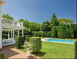 Exquisite Southampton Traditional near Gin Lane Beach