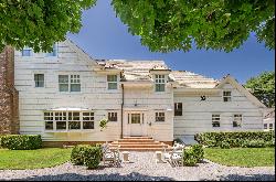 Exquisite Southampton Traditional near Gin Lane Beach