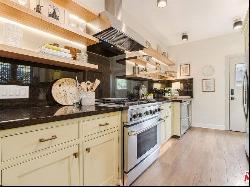 Elegant 3-Bed Home in Larchmont Village