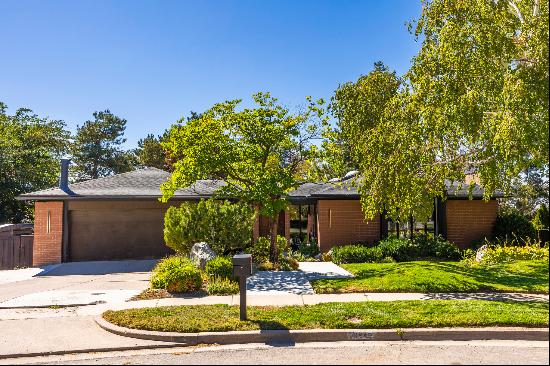 A Large Ron Molen Home with a Pool