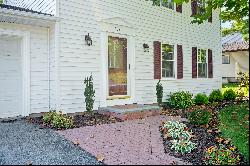 Cozy Canandaigua Colonial