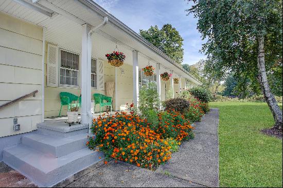 A Great Blend of Indoor Comfort and Outdoor Space