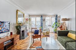 Paris 9th District – A bright 4-room apartment with a terrace