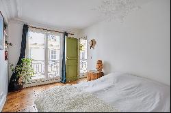 Paris 9th District - A bright 4-room apartment with a terrace