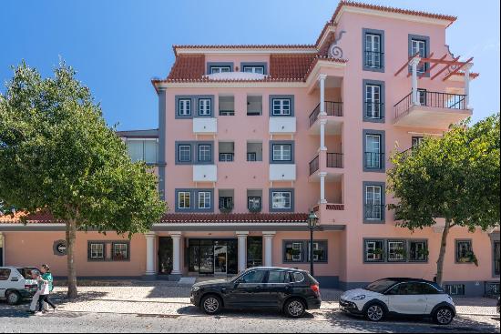 Charming 2-bedroom apartment in a condominium with a pool in Monte Estoril, Lisbon.