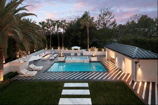 Situated next to the iconic Beverly Hills Hotel, this Estate exudes sophistication and cut