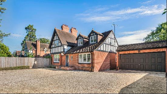 A charming house situated in the heart of Shurlock Row