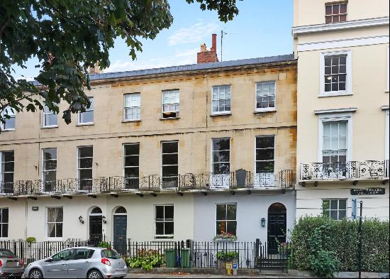 A beautifully appointed Grade II Listed town house situated in the heart of Montpellier wi