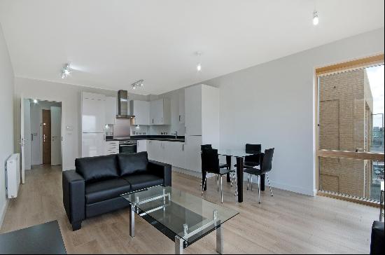 Flat to let in Eddington Court, Hallsville Quarter, Silvertown Square, Canning Town, E16