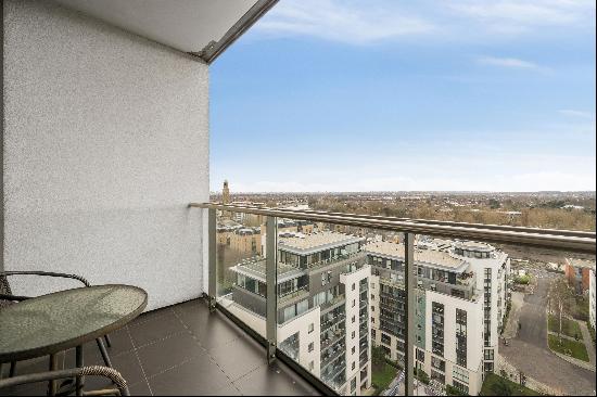 A modern and spacious three bedroom apartment by Kew Bridge, TW8.