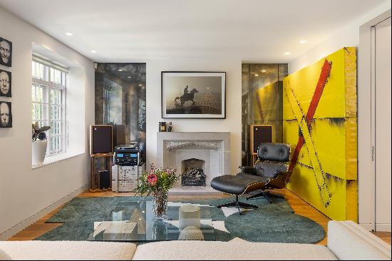 A well presented four bedroom house for sale in the heart of Chelsea.