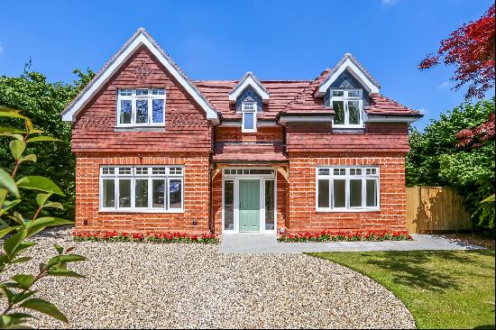 A brand new 5 bed detached, environmentally friendly house finished to a high standard and