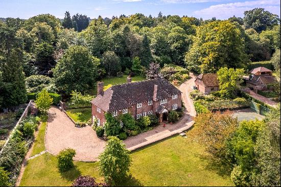 An impressive character property situated in the exclusive Wildernesse Estate.