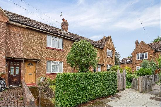 An opportunity to acquire a two bedroom mid-terrace house that now requires modernisation.