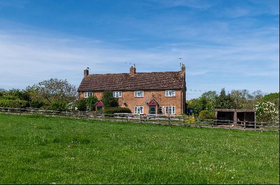 A 3 bed semi-detached cottage at Cropredy Lawn, Oxfordshire