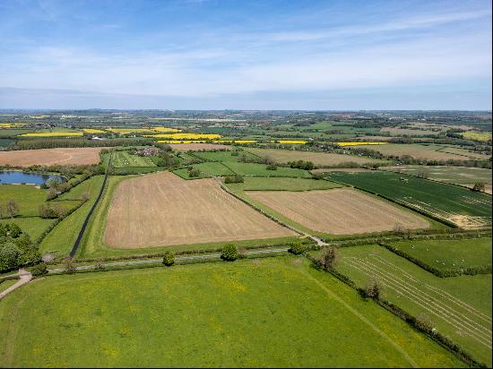 Arable land at Cropredy Lawn, with Lot 2 extending to 65.48 acres and Lot 5 extending to 6