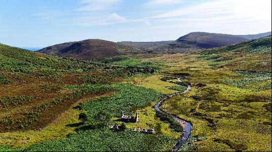 Iconic bothy deep in the wild and scenic Highland Flow Country within the Glen Loth Estate