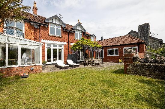 A gorgeous family home in a peaceful location, with four double bedrooms, an open plan kit