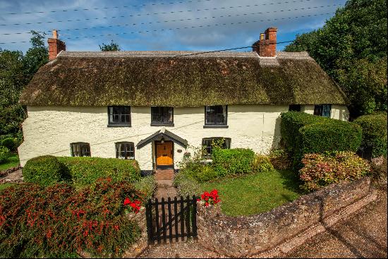 An enchanting Grade II listed thatched cottage in the midst of the charming village of Lan