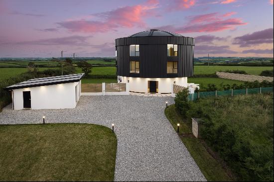 A completely unique one-of-a-kind water tower conversion, reminiscent of Grand Designs, 