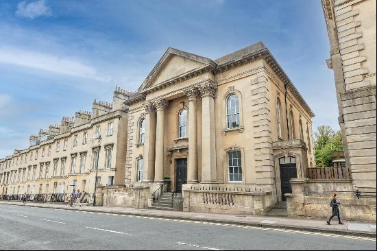 A unique conversion of a grade II listed building into 6 apartments and 1 townhouse. Queen