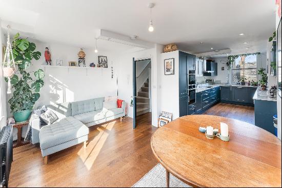 Split level two bedroom apartment with terrace to rent in Settles Street, E1