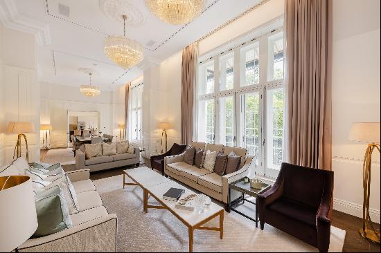 First Floor Apartment with views over Hyde Park