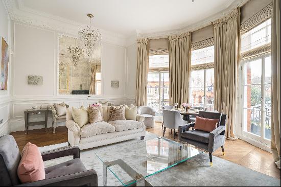 A luxurious two bedroom apartment with a lift and outside space in Pont Street, SW1X