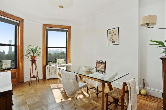 <p>Spacious 2 bedroom (convertible 3) apartment at the elegant The Braender Condominium.</