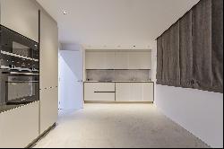 Fantastic brand new refurbished apartment in an unbeatable location