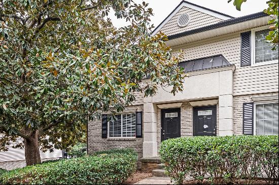 Adorable Corner Unit Townhome In Gated Community