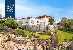 Wonderful luxury villa with swimming pool and sunbathing area for sale in Costa Smeralda