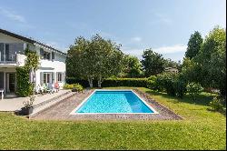 Spacious detached villa with pool in Terre-Sainte!