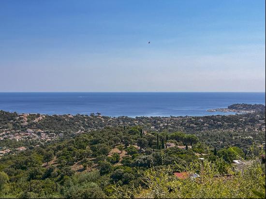 EXCEPTIONAL SEA VIEW: RENOVATED PROVENCAL VILLA WITH POOL IN CAVALAIRE