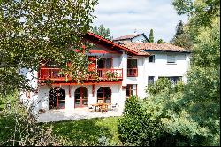 SAINT JOSEPH NEIGHBORHOOD - SAINT JEAN DE LUZ, 200 M² HOUSE WITH 4 BEDROOMS AND GARAGE