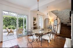 BIARRITZ, CHARMING HOUSE BUILT IN THE THIRTIES OF 180 M²